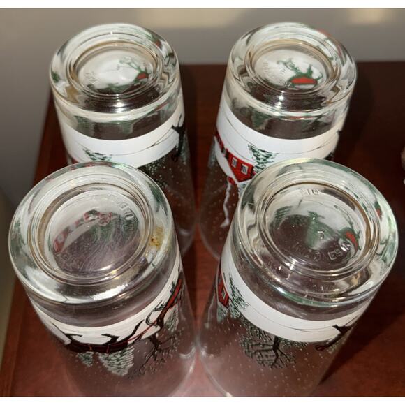 Vintage Winter Snow Red Log Cabin Sleigh Christmas Glasses Set Of 4 - Picture 2 of 7